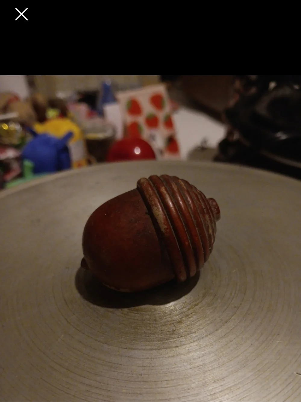 1950s West Bend Aluminum cake keeper with a wooden acorn knob handle - Picture 2 of 4